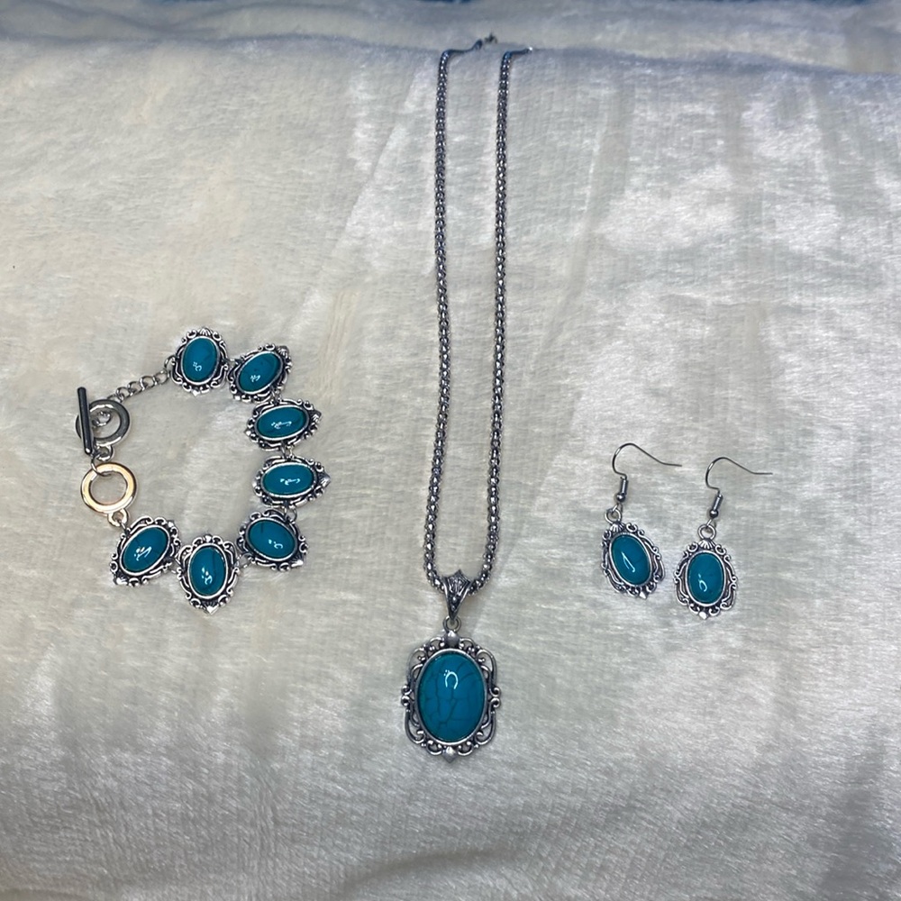 3 piece set. Bracelet, earrings and necklace blue crackle stone.
